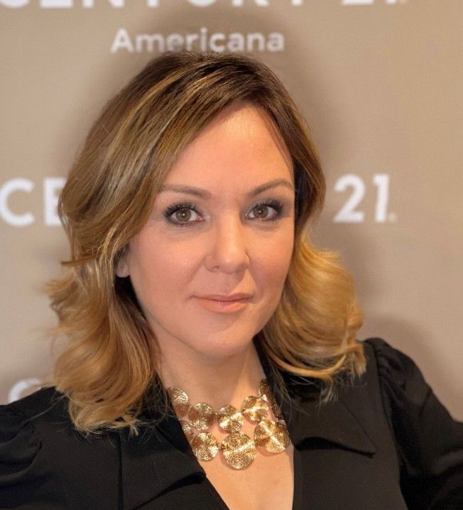 Elizabeth_Martinez_Headshot